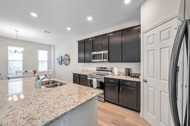 Building Photo - 4966 Avalon Park Blvd