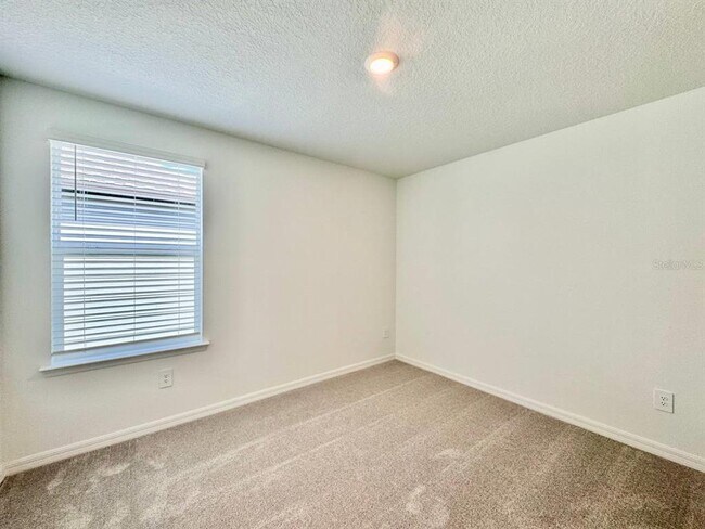 Building Photo - 17554 Pleasantview Blvd