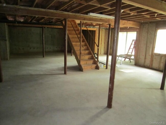 Building Photo - 8 Friend Ct