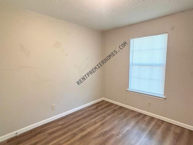Building Photo - 238 Briarpatch Ln