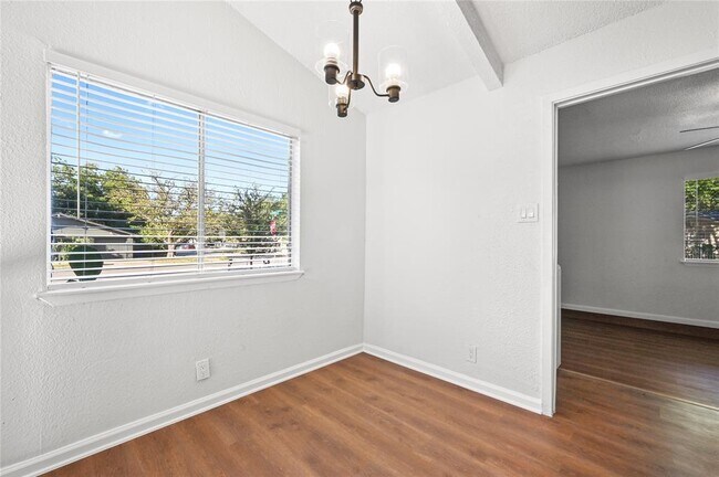 Building Photo - 2208 Deadwood Dr