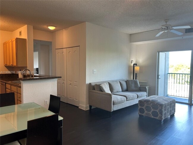 Building Photo - 6001 SW 70th St