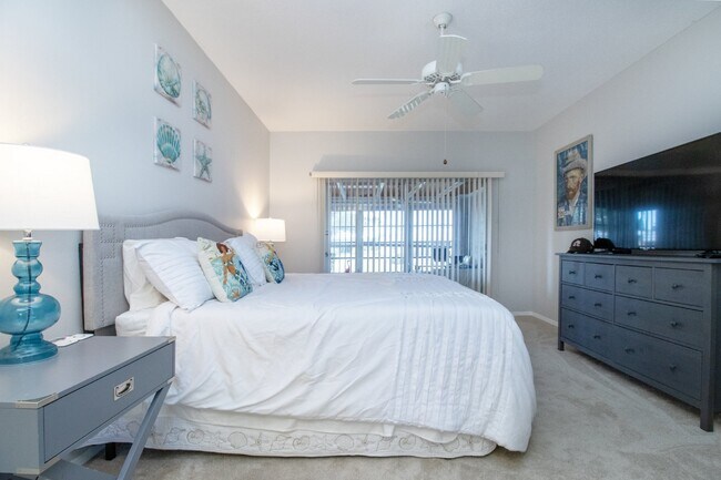 Building Photo - Fully Furnished - 2 bed 2 Bath villa - South Sarasota