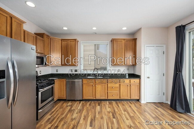 Building Photo - 5686 E Falling Leaf Dr SE