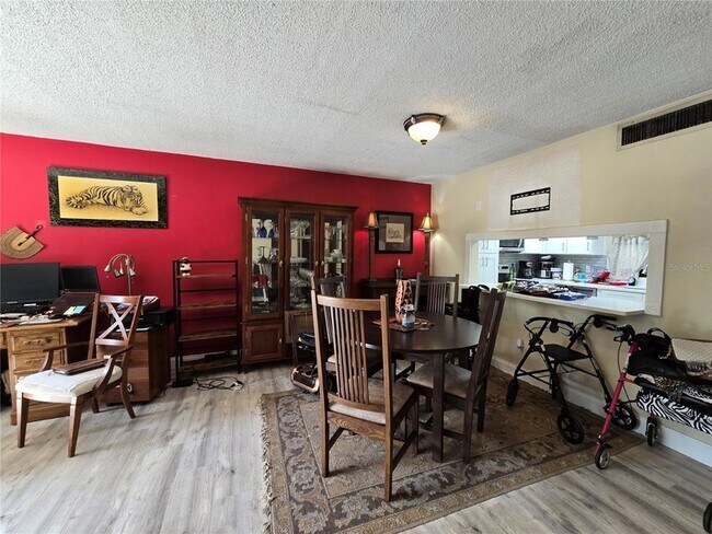 Building Photo - 105 4th Ave NE