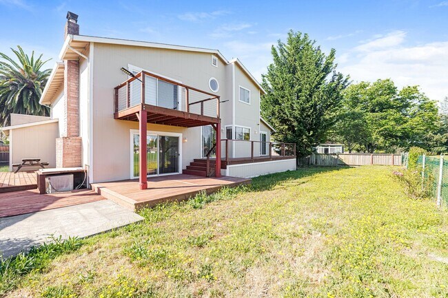 Building Photo - PURE Property Management presents: Beautiful 4 Bedroom Home Near Foxtail Golf Course