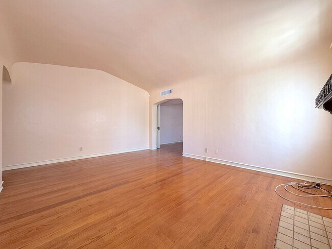 Building Photo - 3706 Sacramento Ave