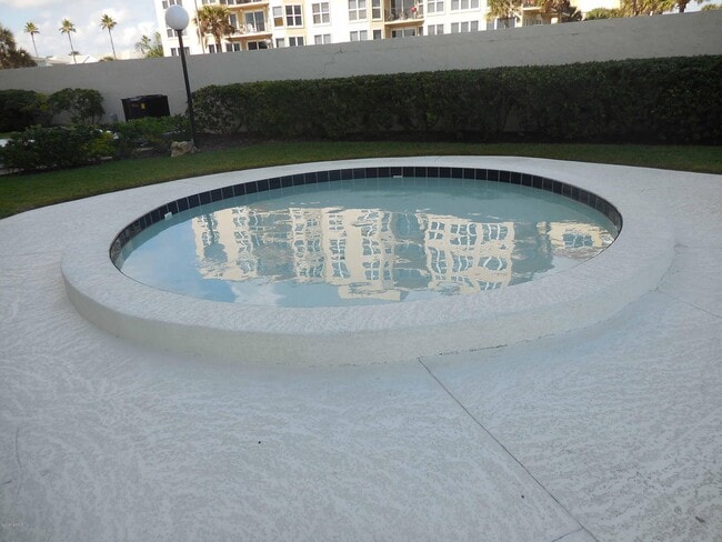 Building Photo - 903 Ocean Dr S