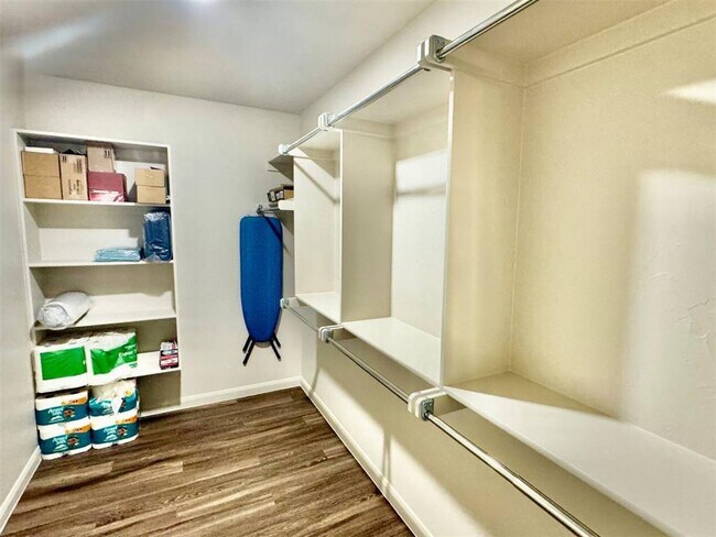 Building Photo - 203 Gray St