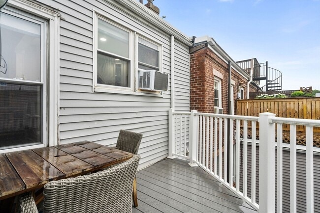 Building Photo - 12 Mystic St