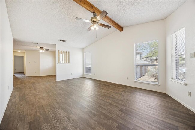 Building Photo - 704 Rollingway Dr