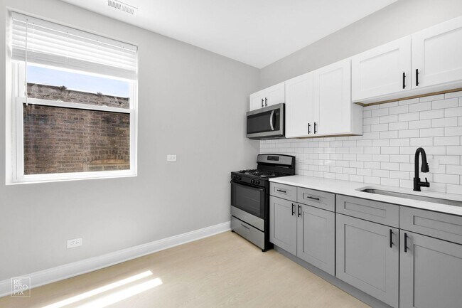 Building Photo - 310 N Menard