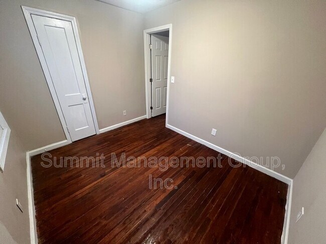 Building Photo - 313 Ash St