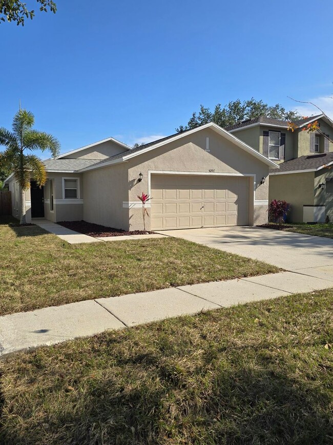 Building Photo - 3-Bedroom, 2-Bathroom Home in Seffner