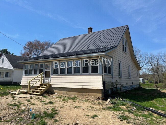 Building Photo - Renovated Three Bedroom Home
