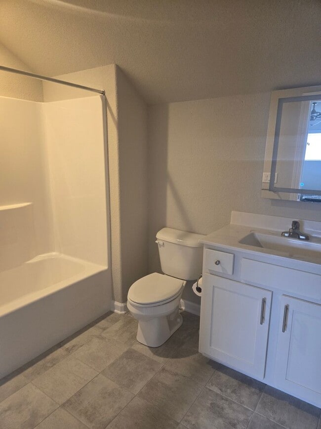 Building Photo - Beautiful model home end unit