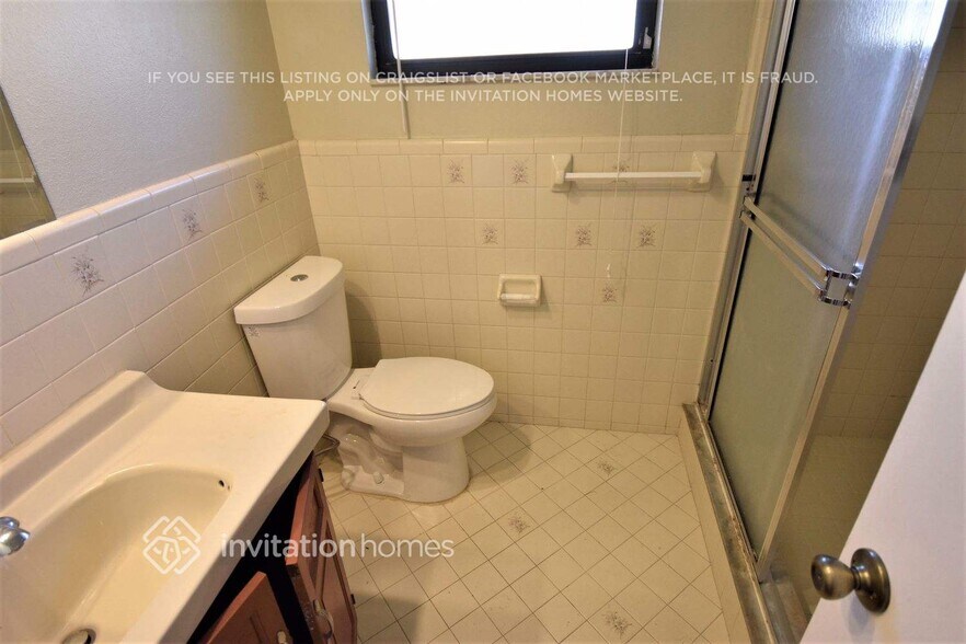 Building Photo - 10948 Tangora St