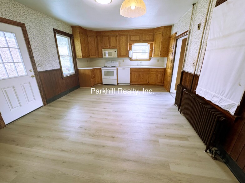 Building Photo - 154 S Broadway