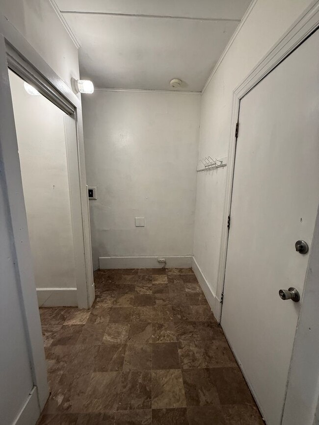 Building Photo - Well-Maintained 4-Bedroom Home with Historical Charm Near Downtown Jackson