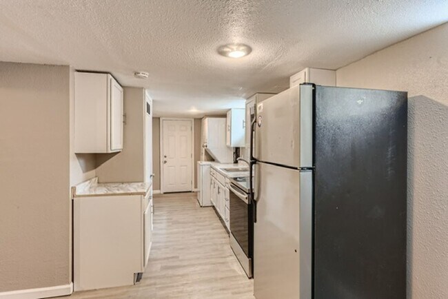 Building Photo - 44 Julian St