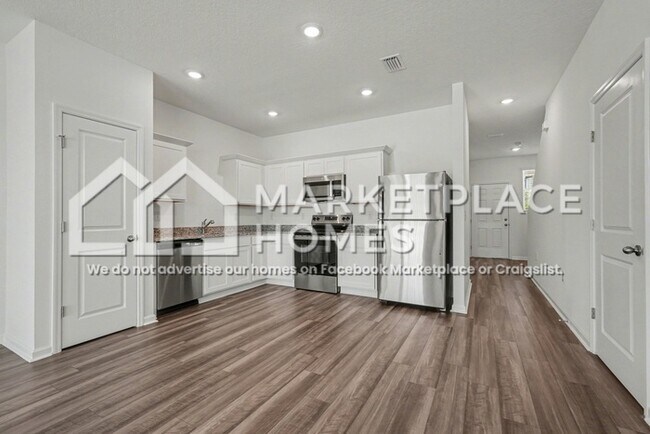 Building Photo - 11910 Sylvia St