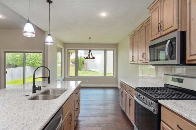 Building Photo - 836 S Black Sands Ave