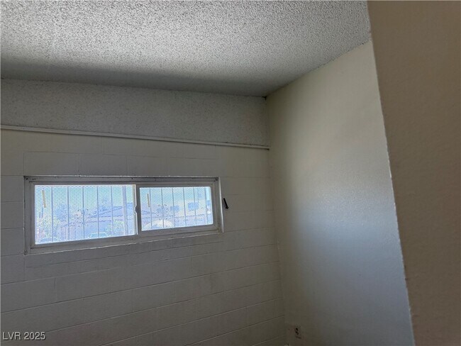 Building Photo - 2519 N McCarran St