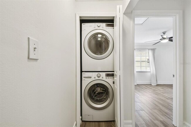 Building Photo - 408 S Arrawana Ave