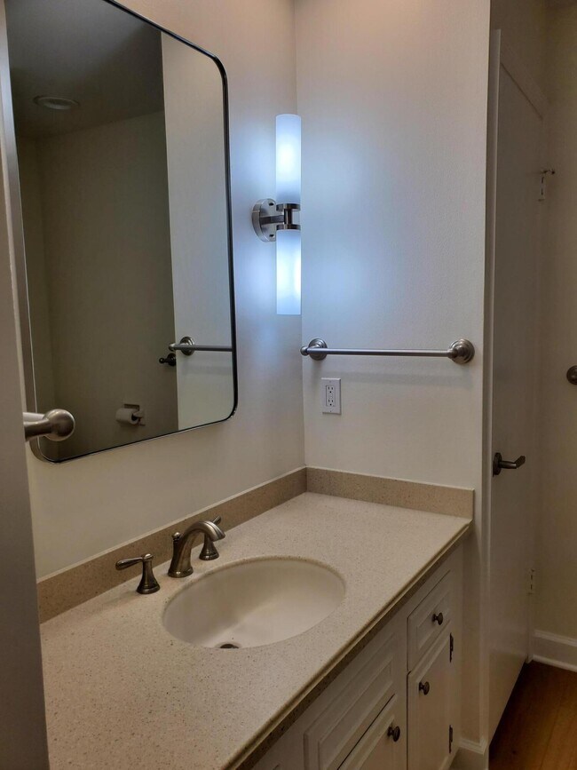 Building Photo - 2333 Cumberland Ct