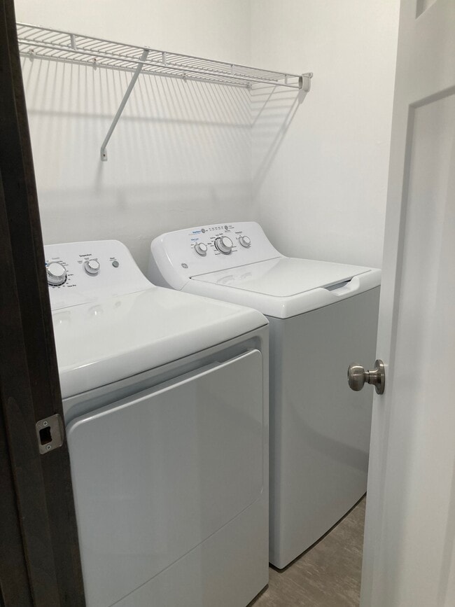 Building Photo - 89 Village Dr