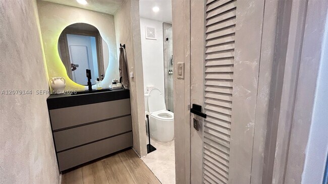 Building Photo - 2899 Collins Ave