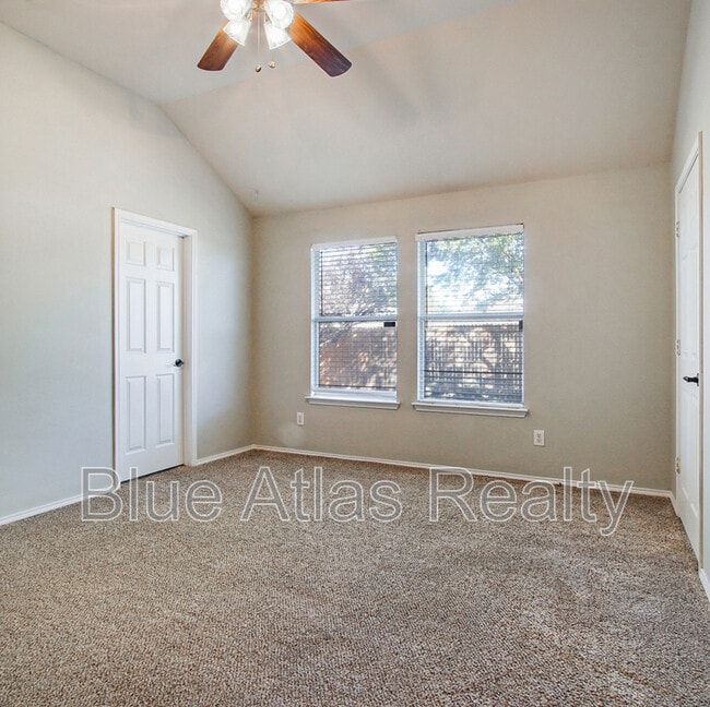 Building Photo - 542 Hickory Ln