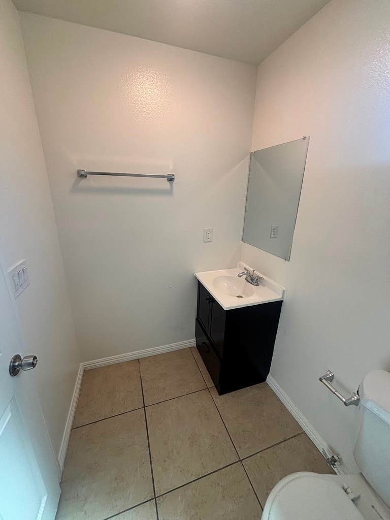 Building Photo - 533 W 93rd St
