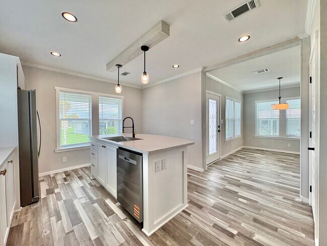 Building Photo - 5715 Camelford Dr