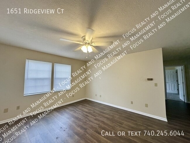 Building Photo - 1651 Ridgeview Ct