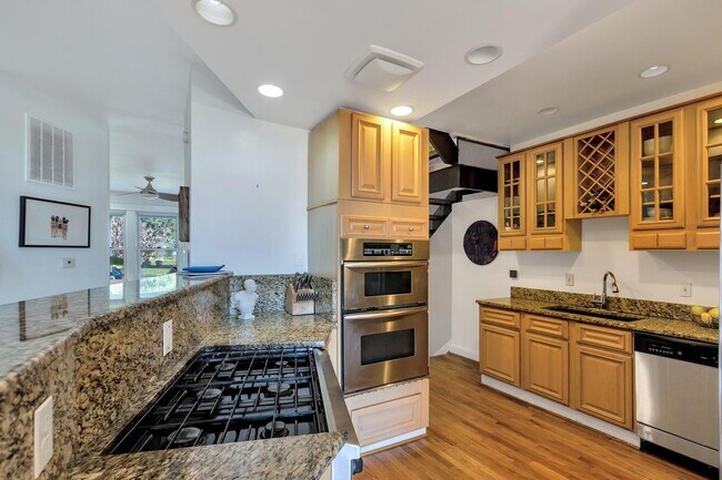 Building Photo - 4622 New Hampshire Ave NW