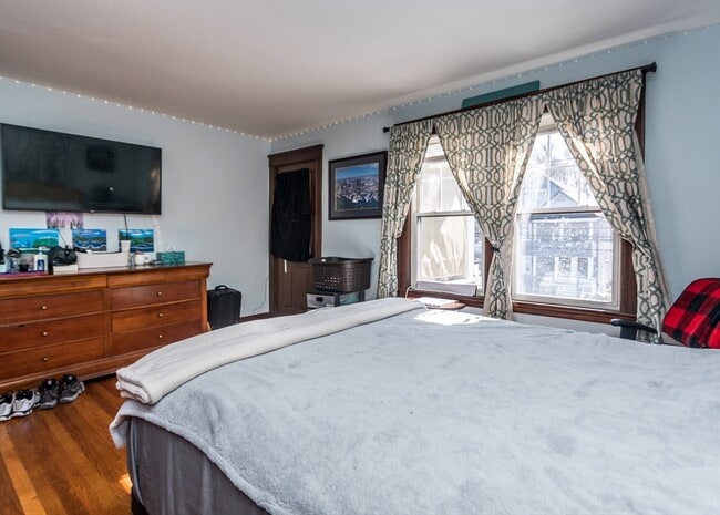 Building Photo - 1093 Main St