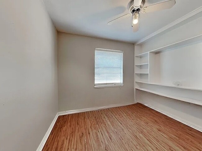 Building Photo - 726 Silverstone Dr