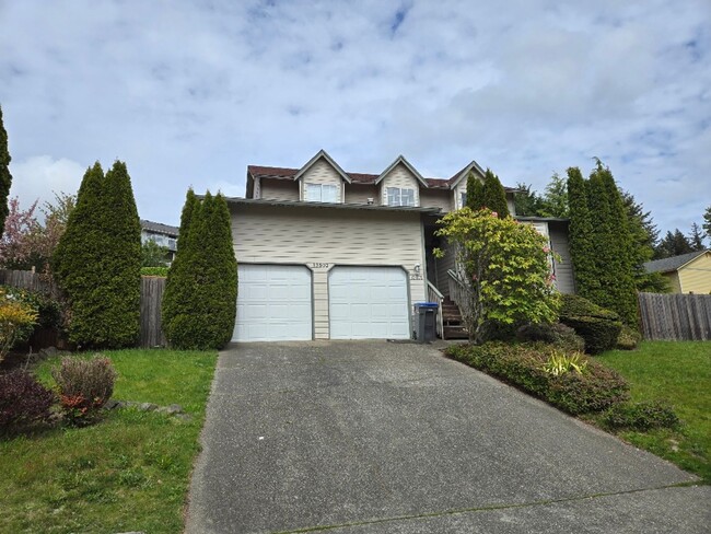 Building Photo - 3 Bedroom Home in Island Lake Community