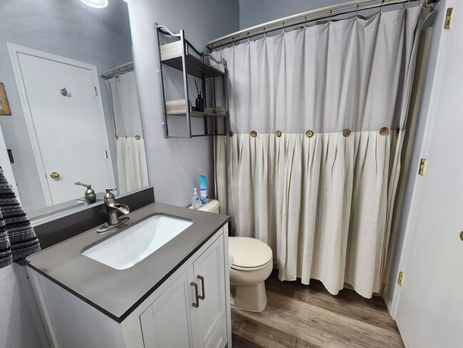 Building Photo - Amazing Two-Story Stetson Hills Home