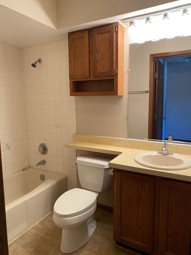 Building Photo - 5165 Cheney Dr