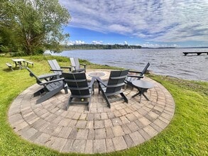 Building Photo - Rare Kirkland Condo on the Juanita Waterfront! Available August 1st, 2026! TWO WEEKS FREE RENT!