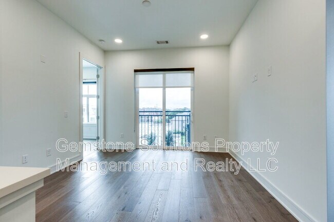 Building Photo - 1125 10th Ave N