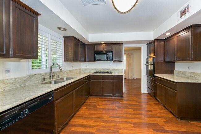 Building Photo - 39945 Santa Fe Way
