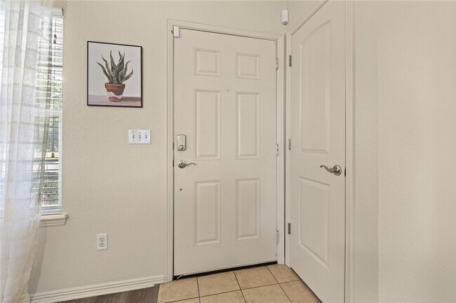 Building Photo - 4462 W Alberta St