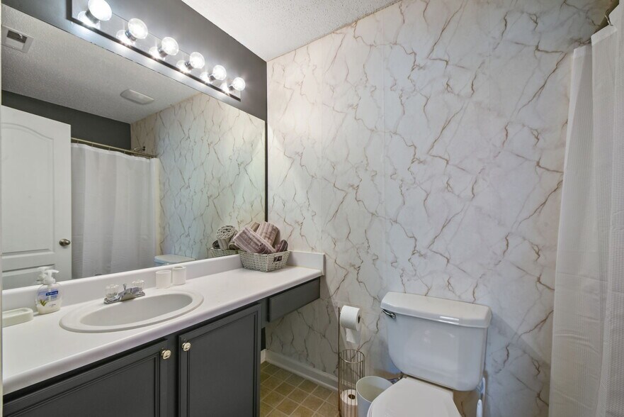 Building Photo - 1931 Bayrose Cir