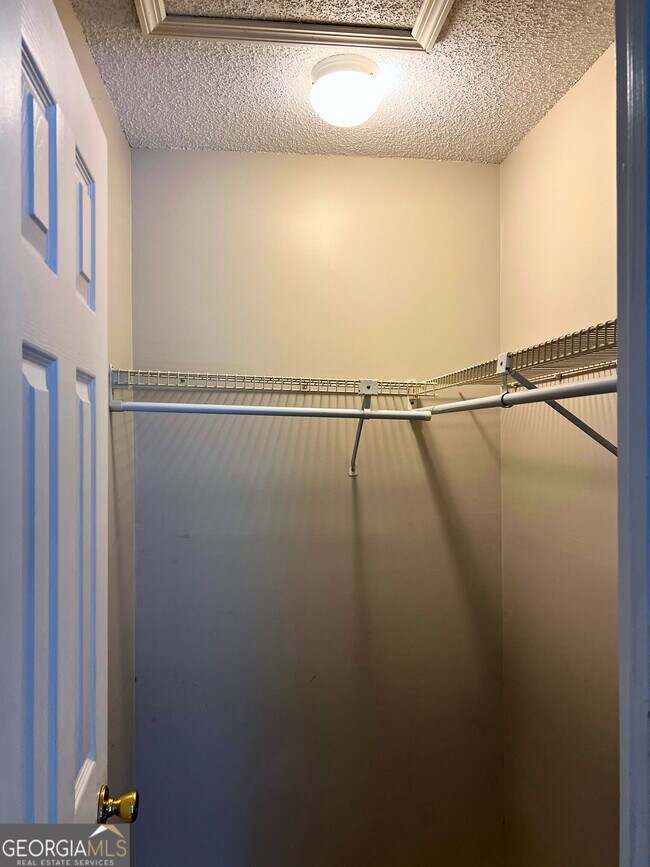 Building Photo - 410 Admiral's Walk Dr