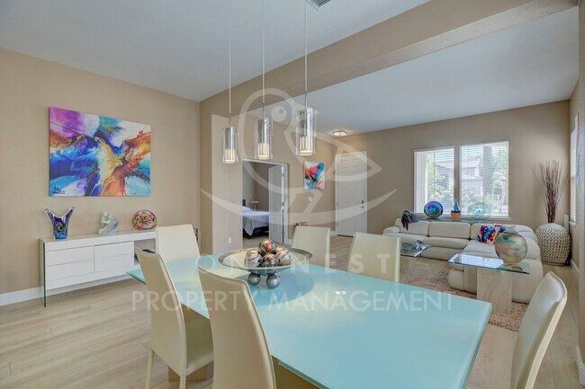 Building Photo - One of a kind, GREAT floorplan in Twelve B...