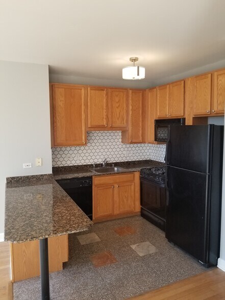 Building Photo - 645 N Kingsbury St