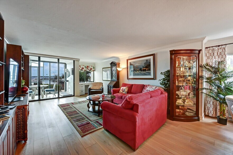 Building Photo - Waterfront! Annual Lease,  2 bedroom 2 bath plus bonus room